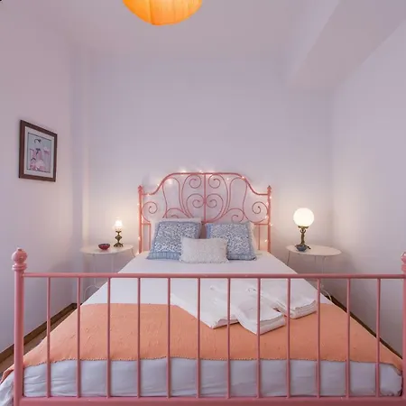 Light Filled Apartment, By Timecooler *