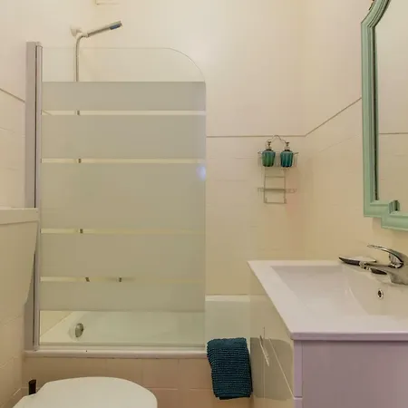 Light Filled Apartment, By Timecooler *