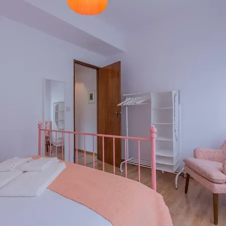 Light Filled Apartment, By Timecooler 아파트 리스본