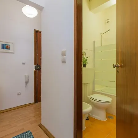 公寓 Light Filled Apartment, By Timecooler *