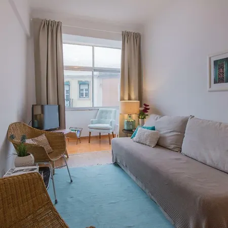 Light Filled Apartment, By Timecooler Lisboa