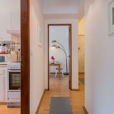 Light Filled Apartment, By Timecooler Apartamento *